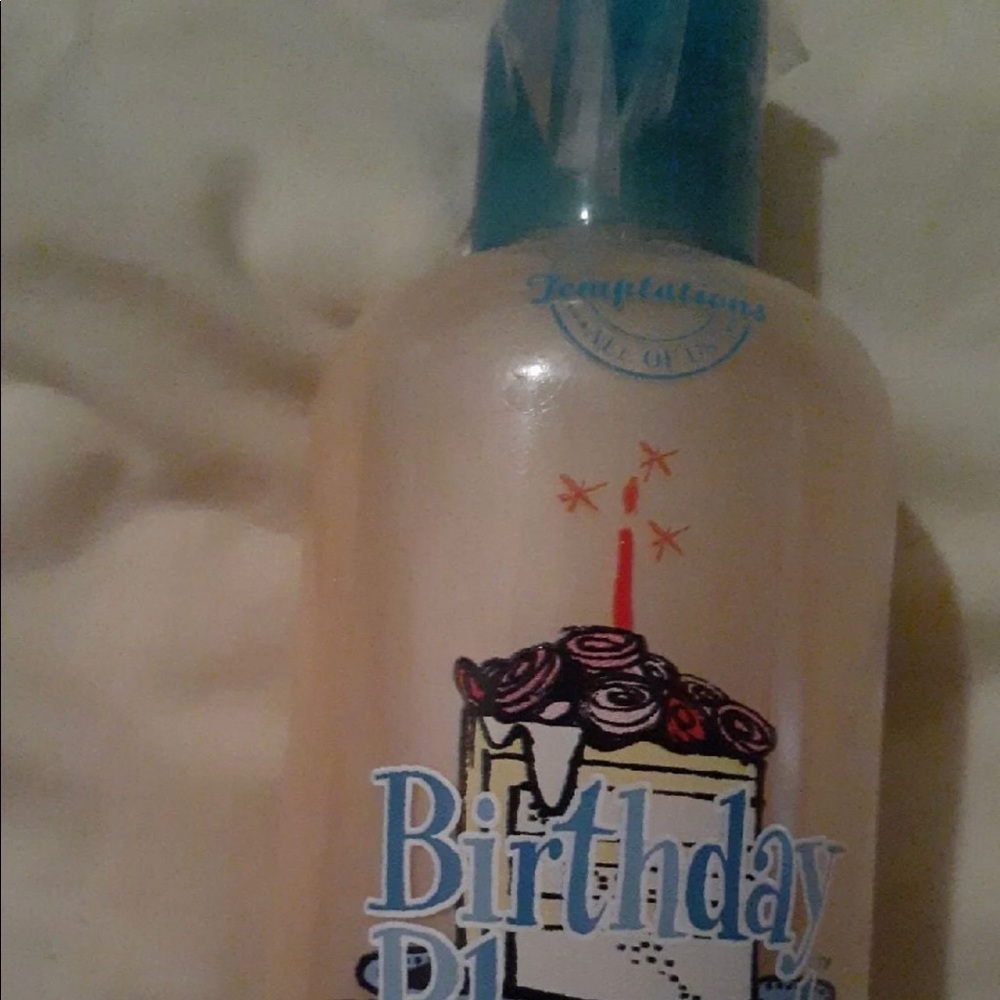 Bath and body works temptation 3 in 1  HTF  6 fl. oz
Very Rare.